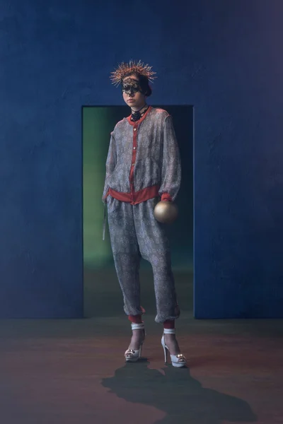 Look 12